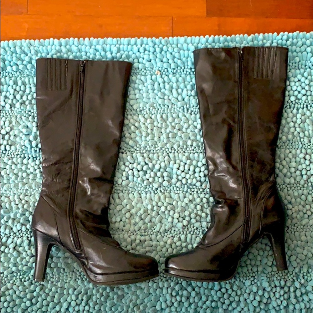 Black boots - Picture 2 of 2